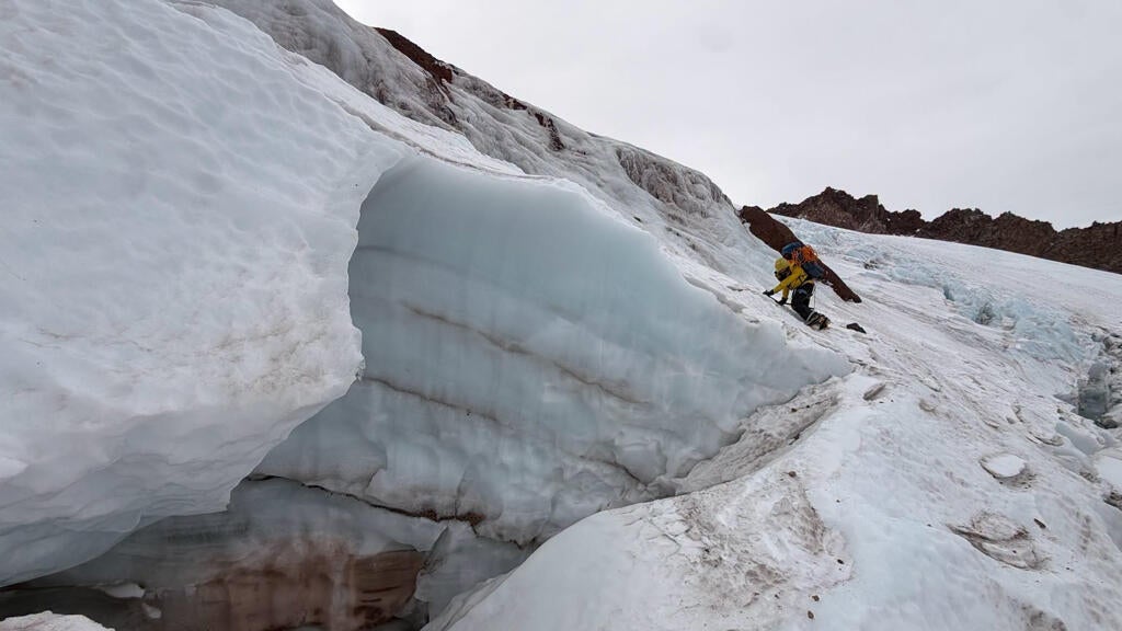 Florida man injured climbing California's Mount Shasta rescued after 2 nights in freezing temps — CBS Miami, St. Augustine Technology news