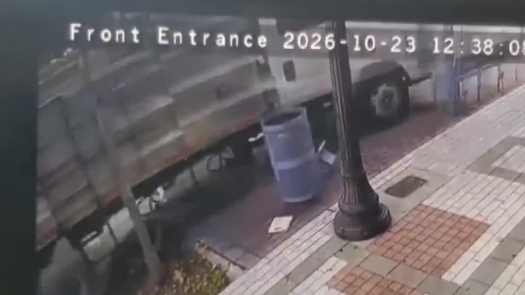Landscaping truck crashes into bus bench, 3 North Miami businesses, sending 2 passengers to the hospital — CBS Miami, St. Augustine Real Estate news