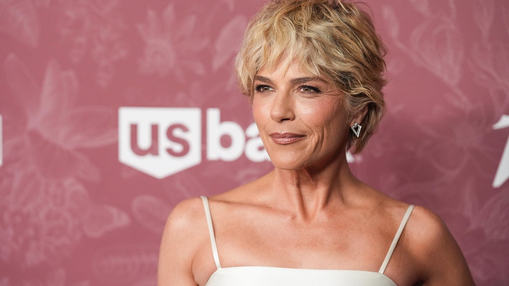 Actress Selma Blair arrested after allegedly biting flight attendant, being restrained on flight from LAX to JFK, source says — CBS Bay Area (KPIX), St. Augustine Health news