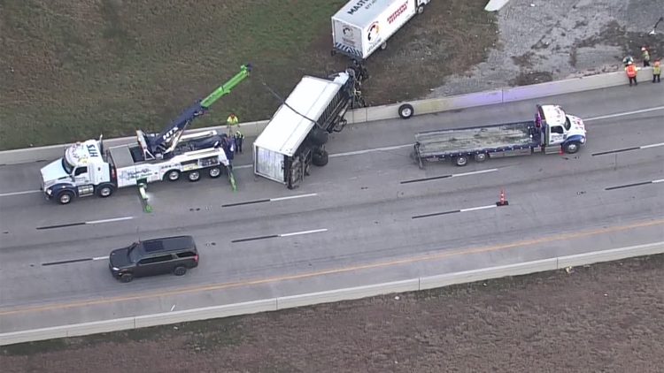 Overturned 18-wheeler cleared from I-10 East after disrupting Friday morning commute — KHOU 11 (Houston)