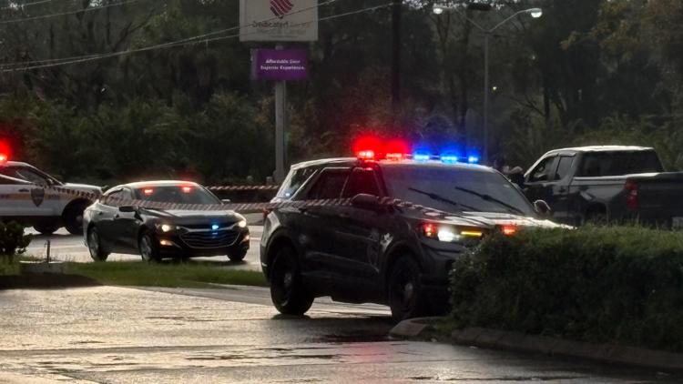 Deadly crash shuts down intersection in Magnolia Gardens, JSO investigating — First Coast News Local